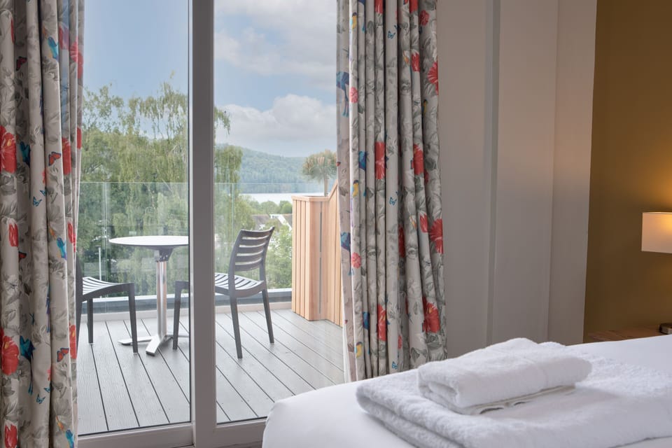 THE BISKEY BALCONY (not pet friendly) | Hypo-allergenic bedding, in-room safe, desk, iron/ironing board