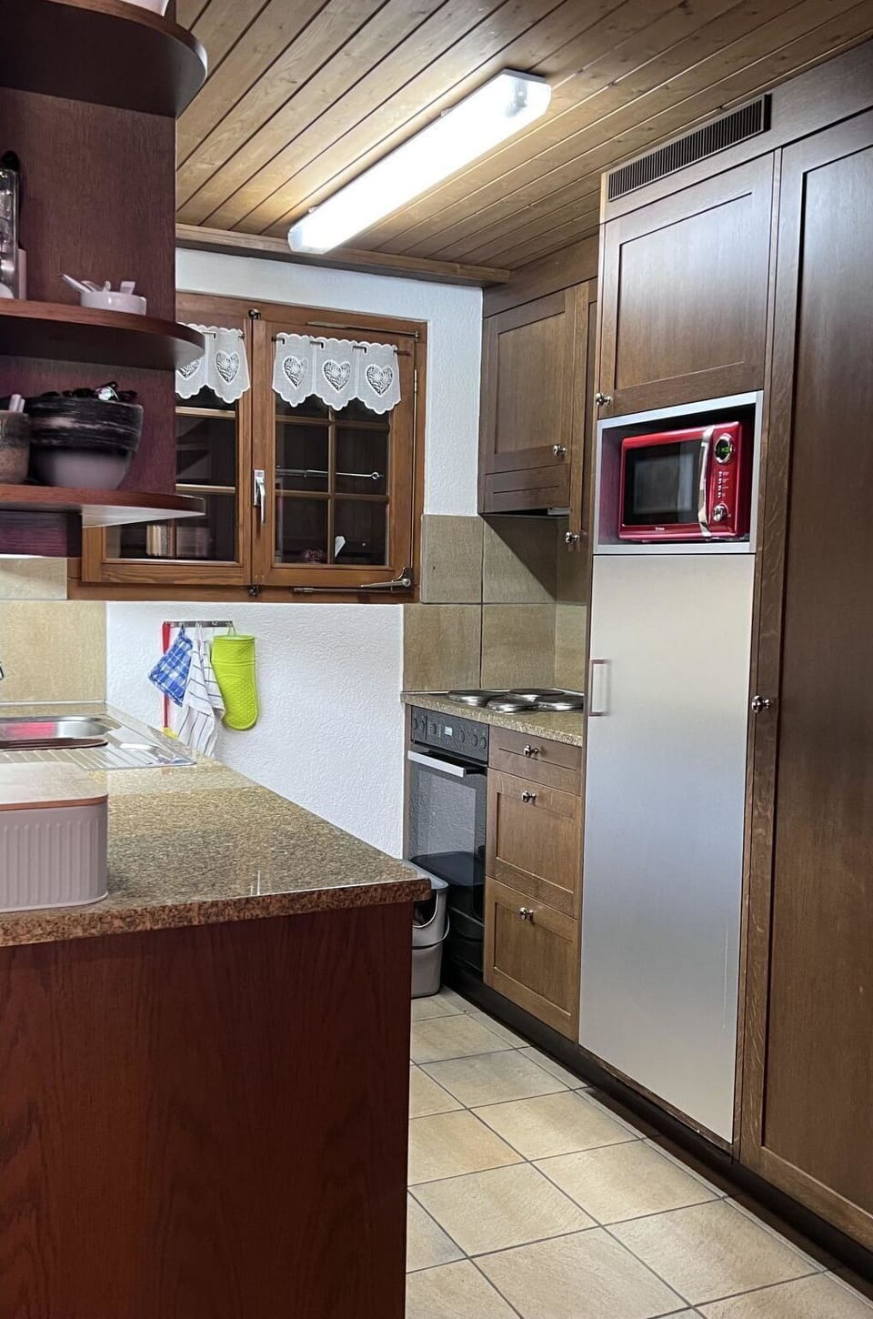 Cabinetry, Property, Countertop, Kitchen Sink, Kitchen Appliance, Kitchen, Refrigerator, Home Appliance, Wood, Interior Design