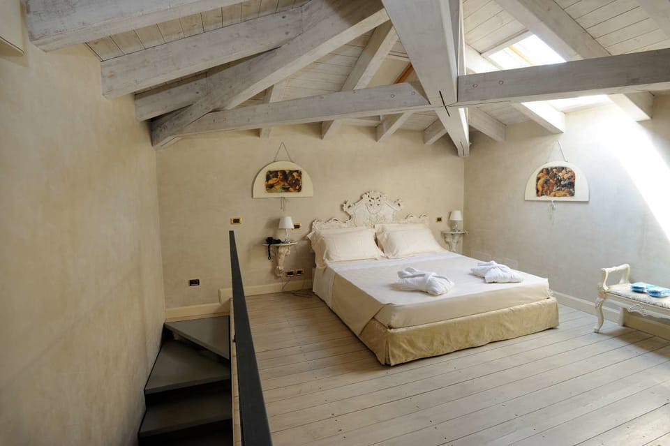 Egyptian cotton sheets, premium bedding, down comforters, pillowtop beds