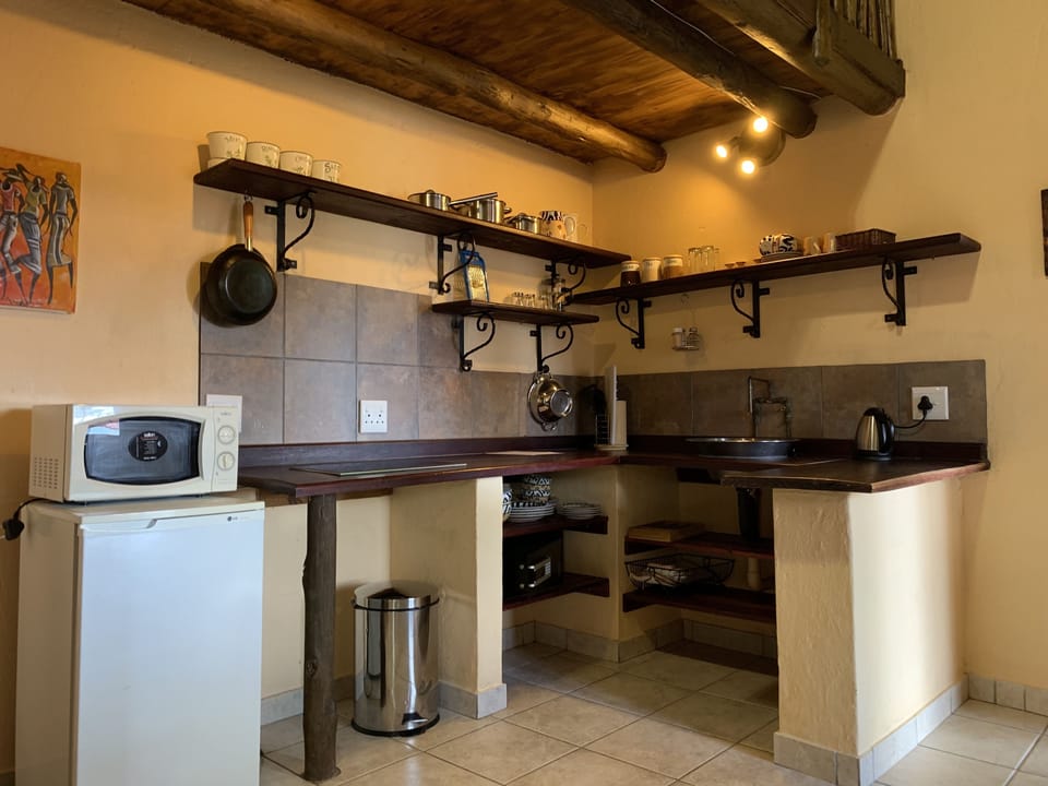 Cottage, Ensuite (Middle Cottage Right) | Private kitchen | Fridge, coffee/tea maker