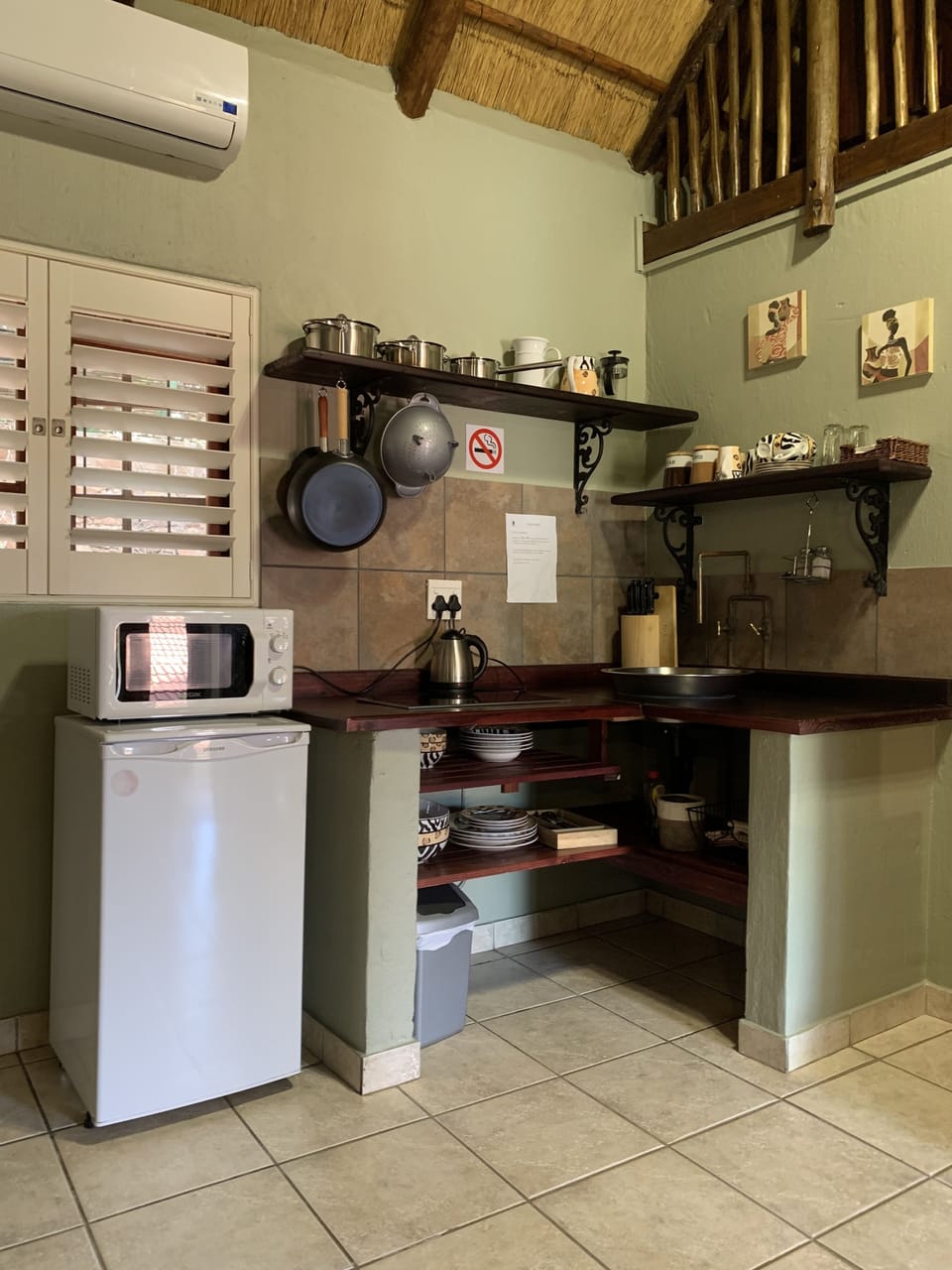 Cottage, Ensuite (Middle Cottage Middle) | Private kitchenette | Fridge, coffee/tea maker