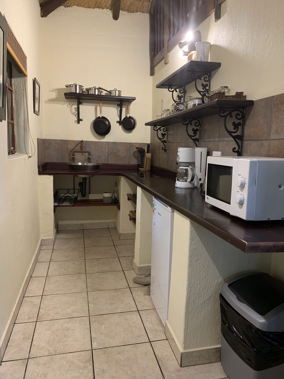Chalet | Private kitchenette | Fridge, coffee/tea maker