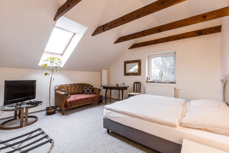 Romantic Twin Room, 1 Bedroom, Garden View | Premium bedding, Select Comfort beds, in-room safe, desk