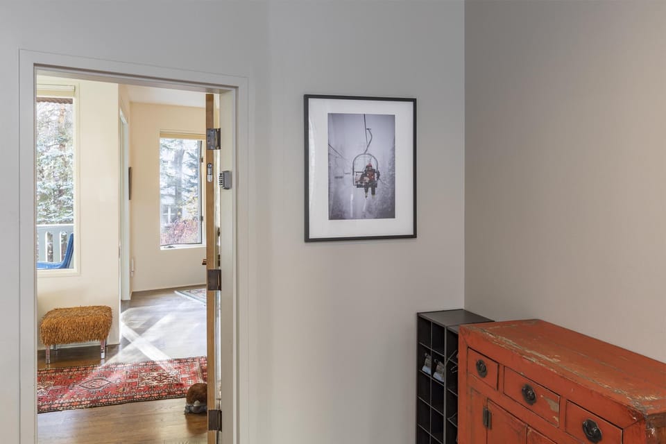 9.01-telluride-rivers-edge-retreat-mudroom