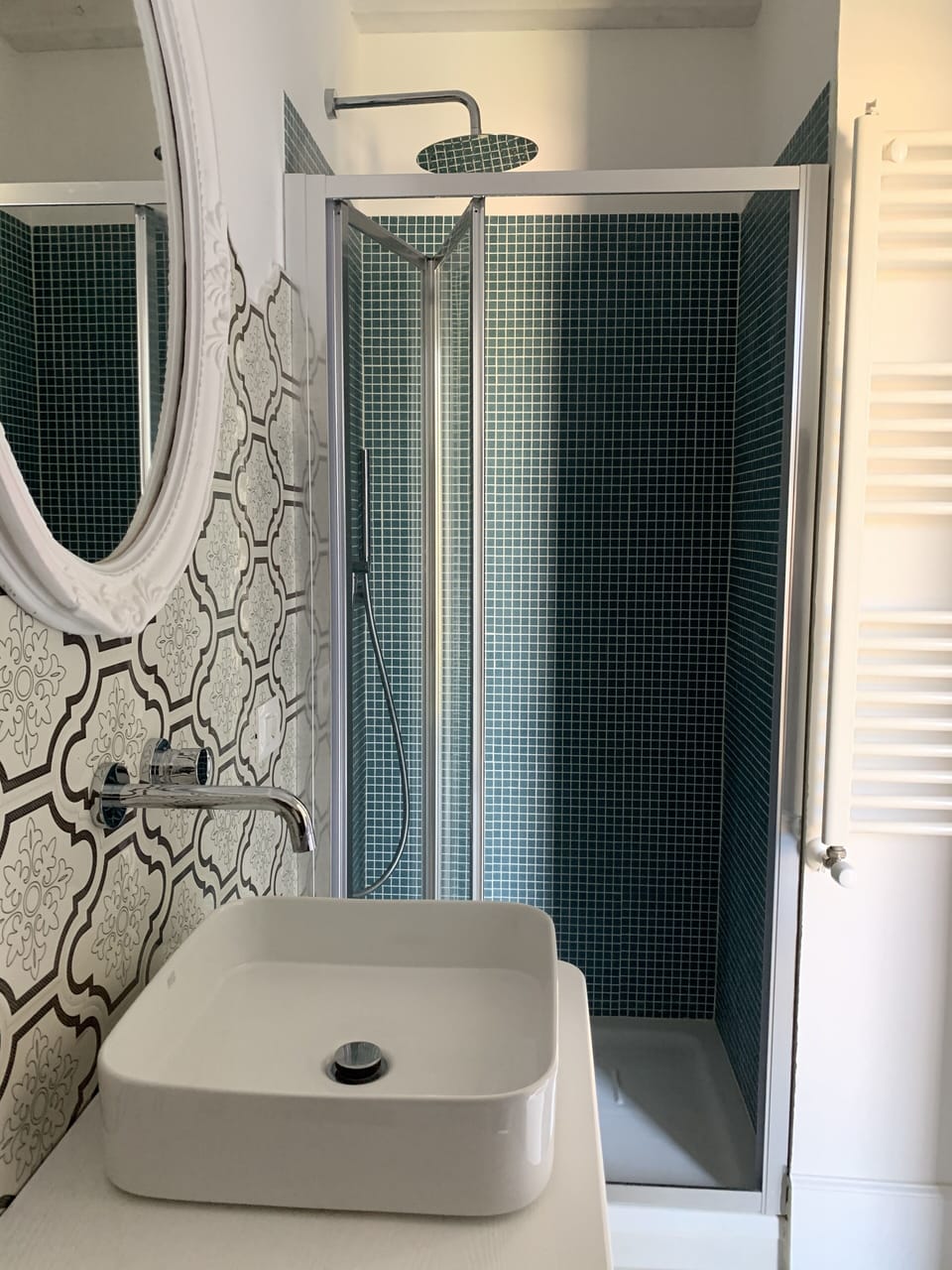 Shower, free toiletries, hair dryer, bidet