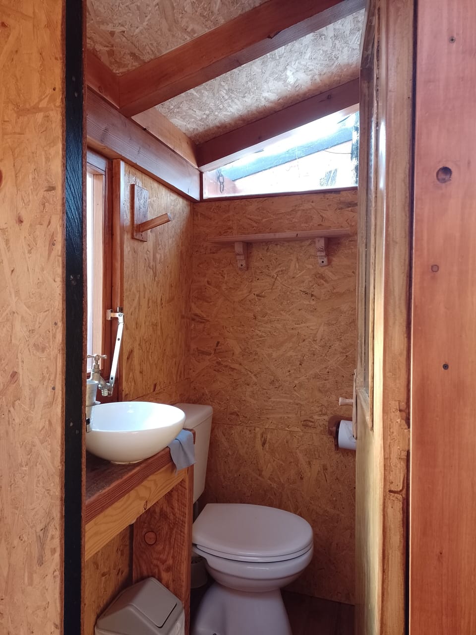 Tree House | Bathroom | Shower, rainfall showerhead