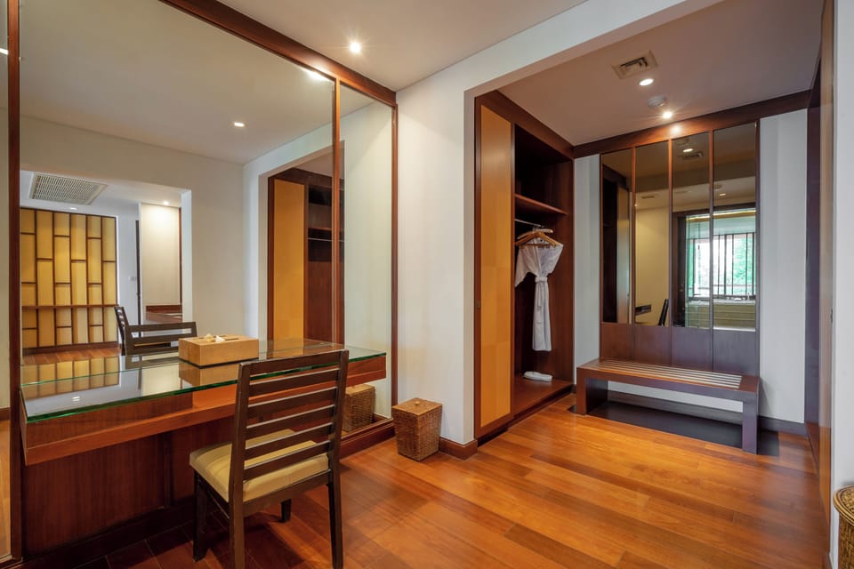 Penthouse, 3 Bedrooms, Hot Tub, Sea View | Minibar, in-room safe, desk, laptop workspace