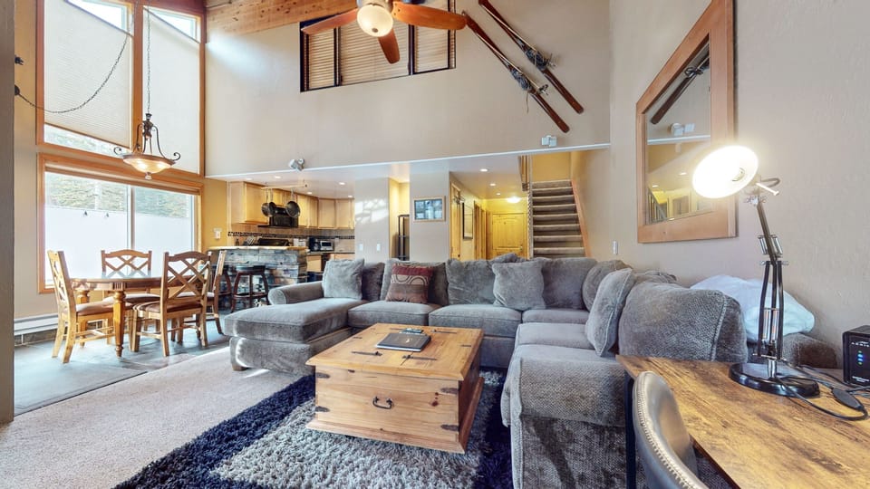 Home Decor, Furniture, Table, Indoors, Living Room