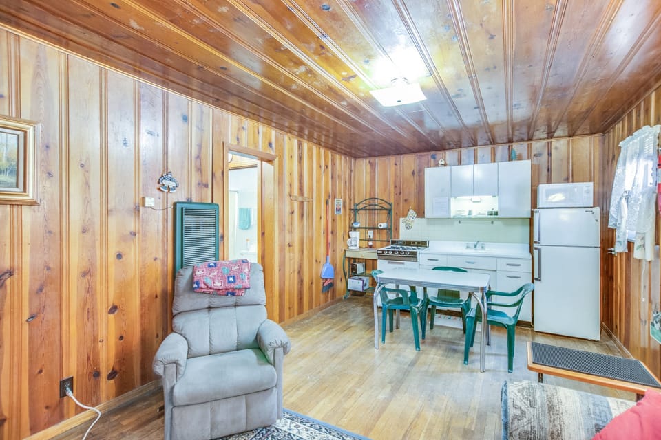 Cabin 12, One Bedroom Queen | Living area | Flat-screen TV, fireplace