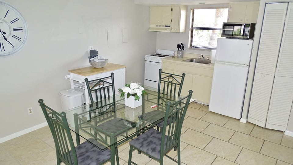 Dining area.JPG