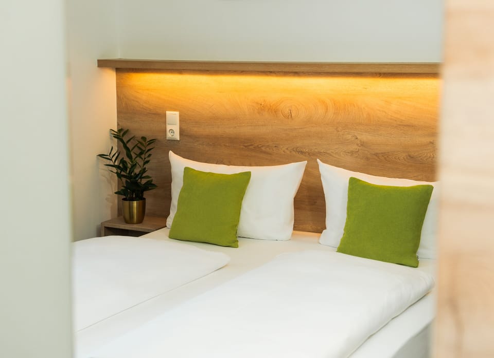 Hypo-allergenic bedding, minibar, in-room safe, desk