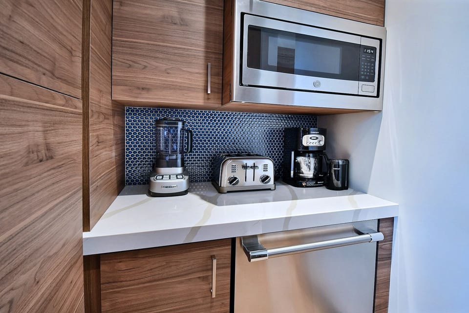 Butler's pantry toaster, blender, Keurig & Drip coffee maker & extra dishwasher
