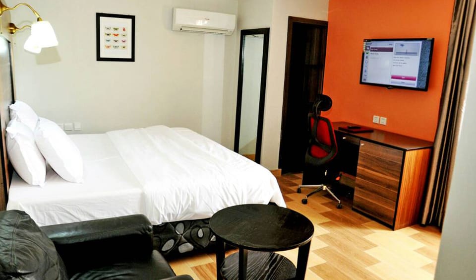 In-room safe, desk, laptop workspace, free WiFi