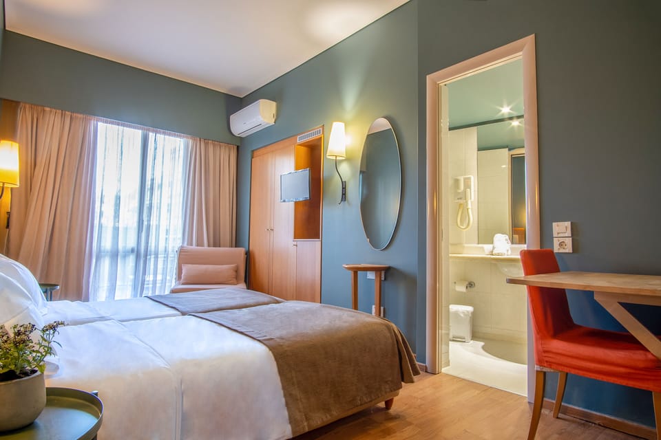 Standard Double Room | In-room safe, desk, soundproofing, free WiFi