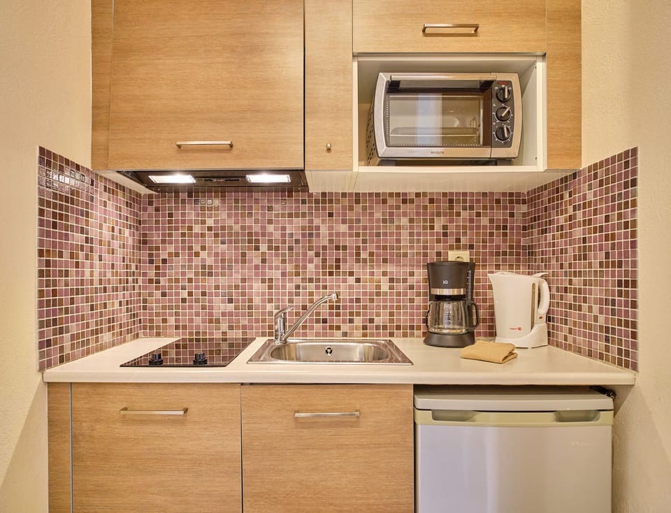 Chrismos Luxury Studios 3A Apraos Corfu-Kitchen