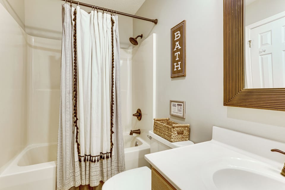 En-Suite Bathroom | Towels Provided