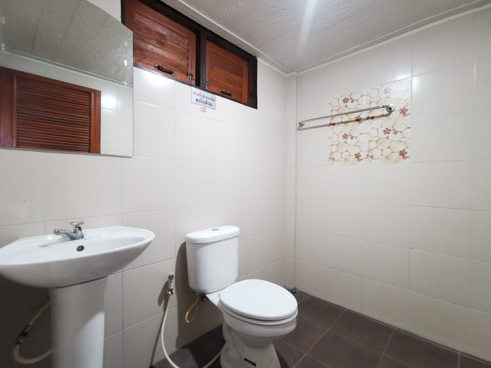 Shower, free toiletries, towels, soap