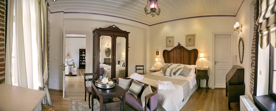 Suite, Jetted Tub | Premium bedding, down comforters, minibar, individually decorated