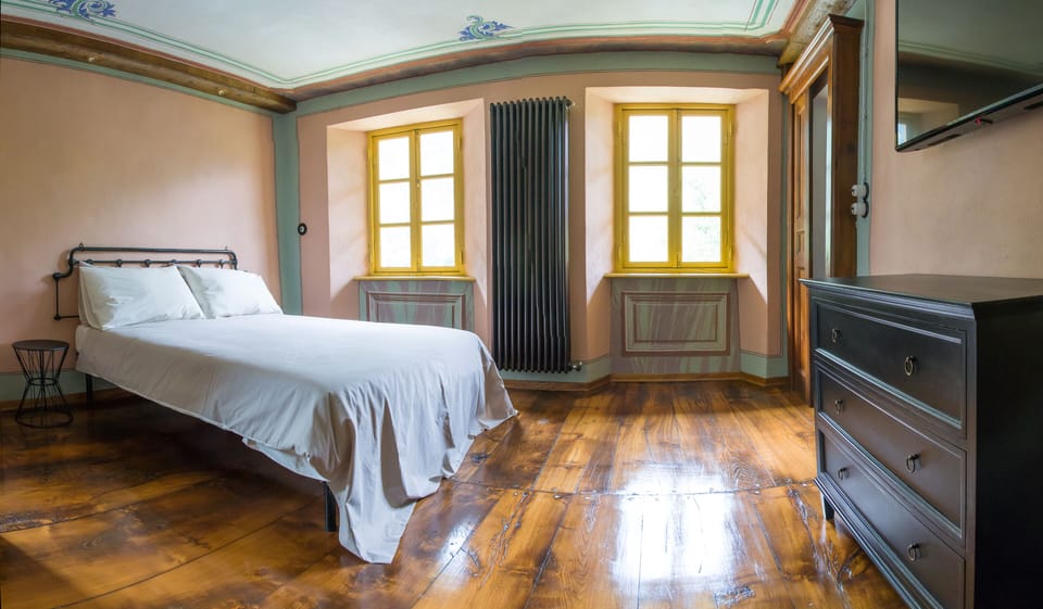 Double Room (Aurora) | Free WiFi, bed sheets