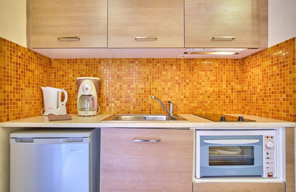Chrismos Luxury Studios 12B Apraos Corfu-Kitchen