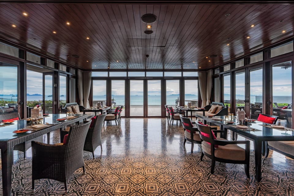 2 restaurants; breakfast, lunch, and dinner served