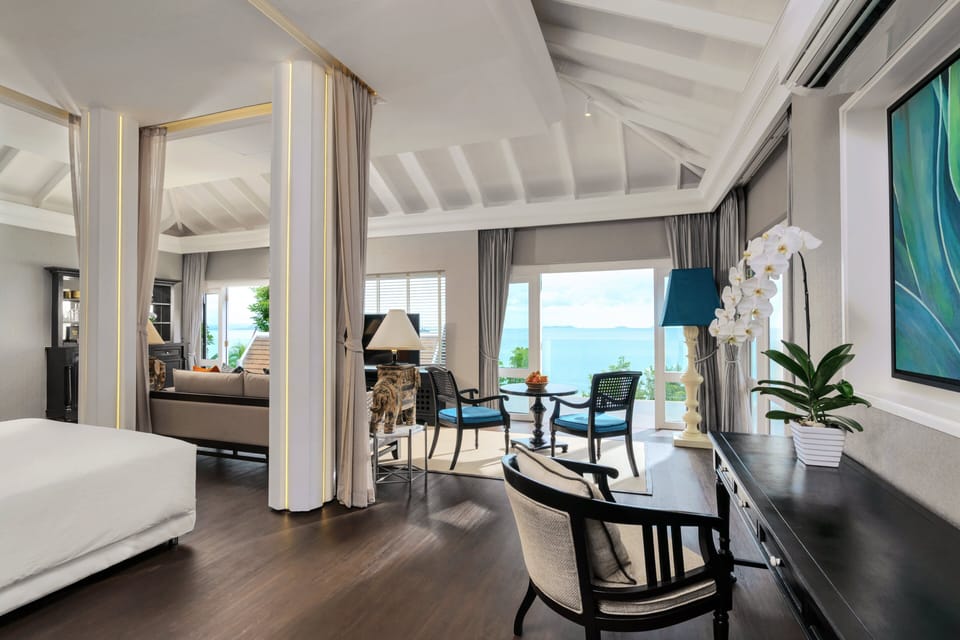 Suite, 1 King Bed, Club Lounge Access (Ocean Horizon) | Premium bedding, minibar, in-room safe, desk