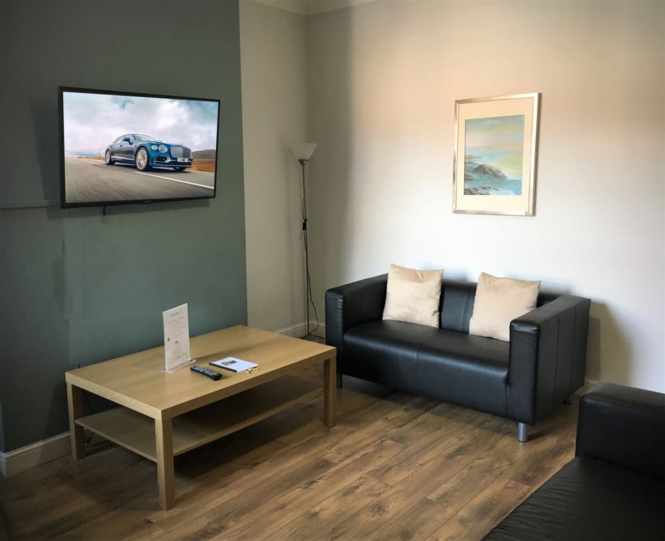 Brooklyn Place | Living room | Flat-screen TV