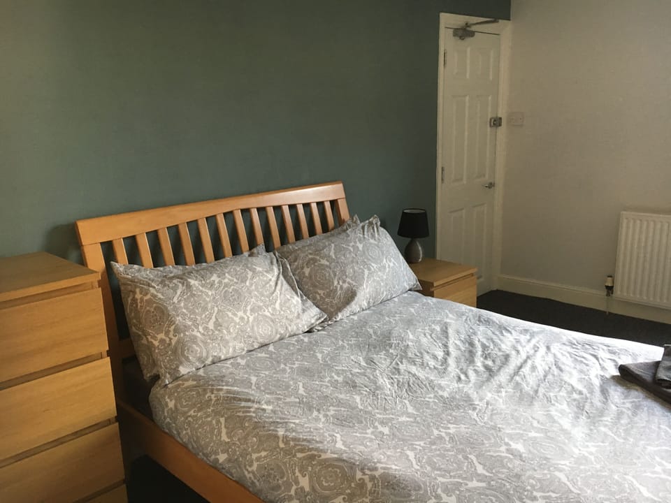 Brooklyn Place | 4 bedrooms, iron/ironing board, free WiFi, bed sheets