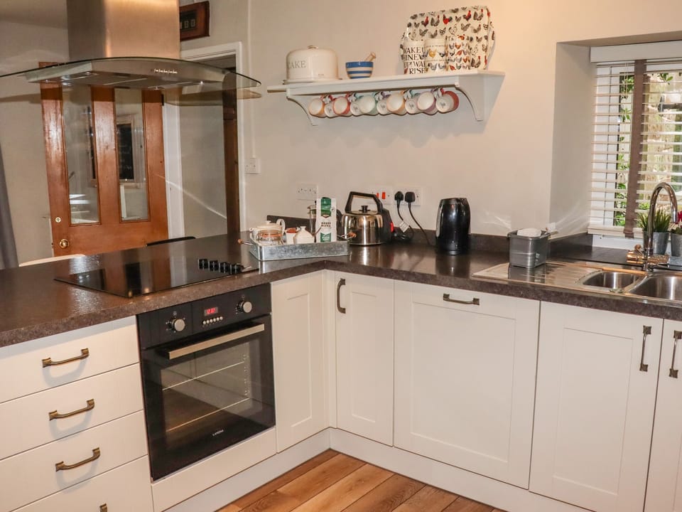 Cottage | Private kitchen | Microwave, stovetop, dishwasher, highchair