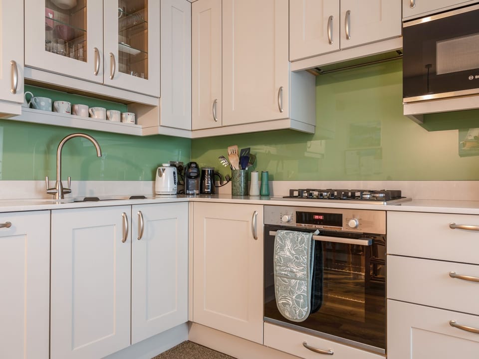 Cottage | Private kitchen | Fridge, microwave, dishwasher, toaster