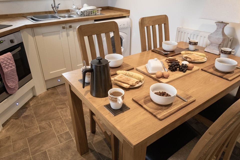Cottage | Dining
