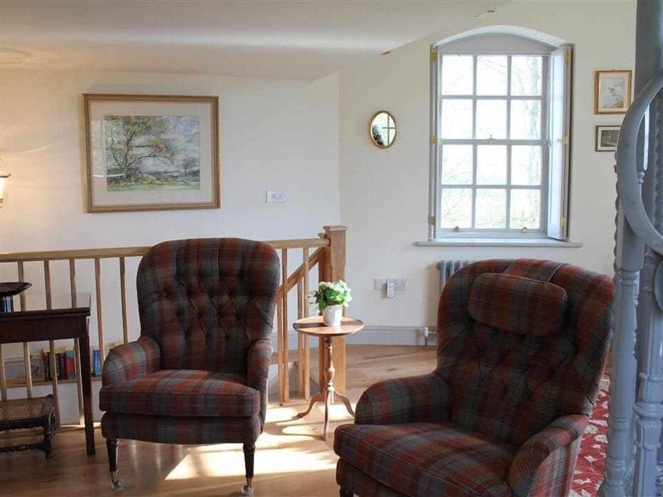 Cottage | Living room | Fireplace, DVD player