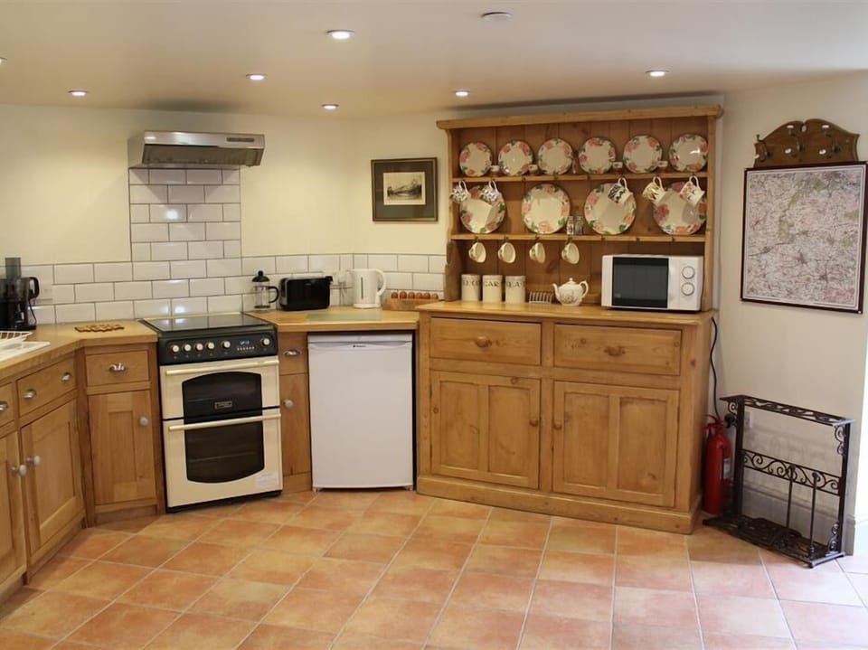 Cottage | Private kitchen | Fridge, oven, stovetop, dishwasher