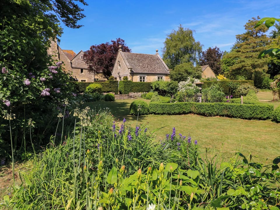 Cottage | Property grounds