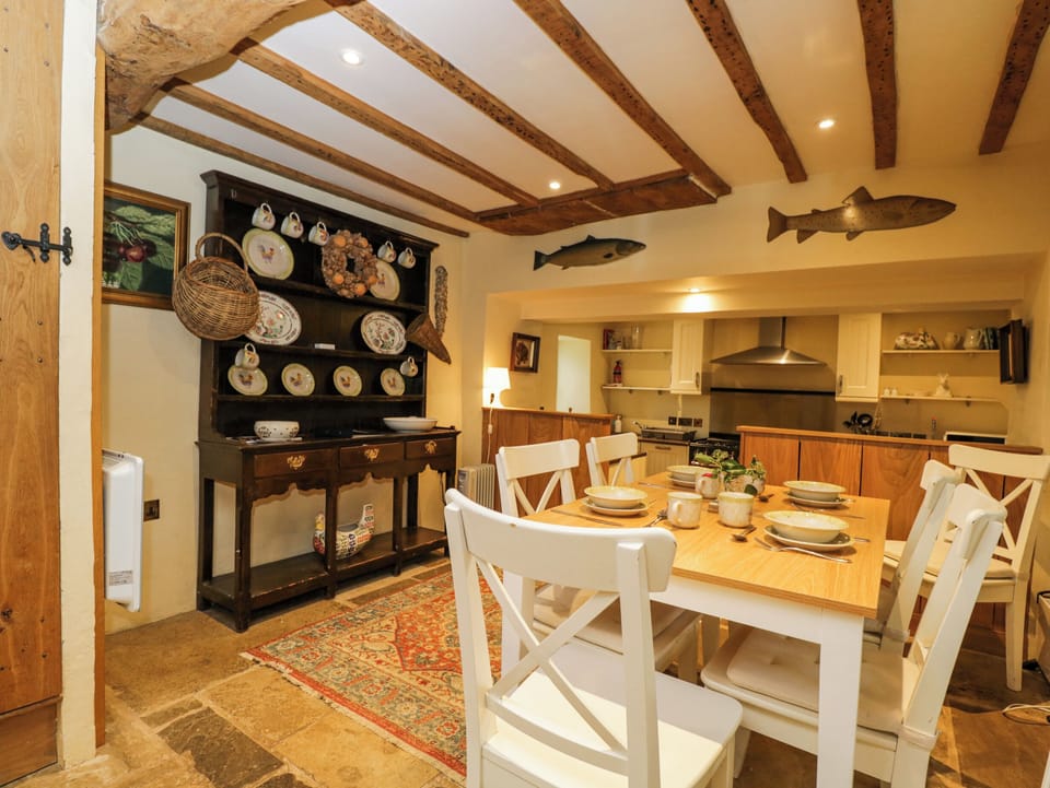 Cottage | Dining