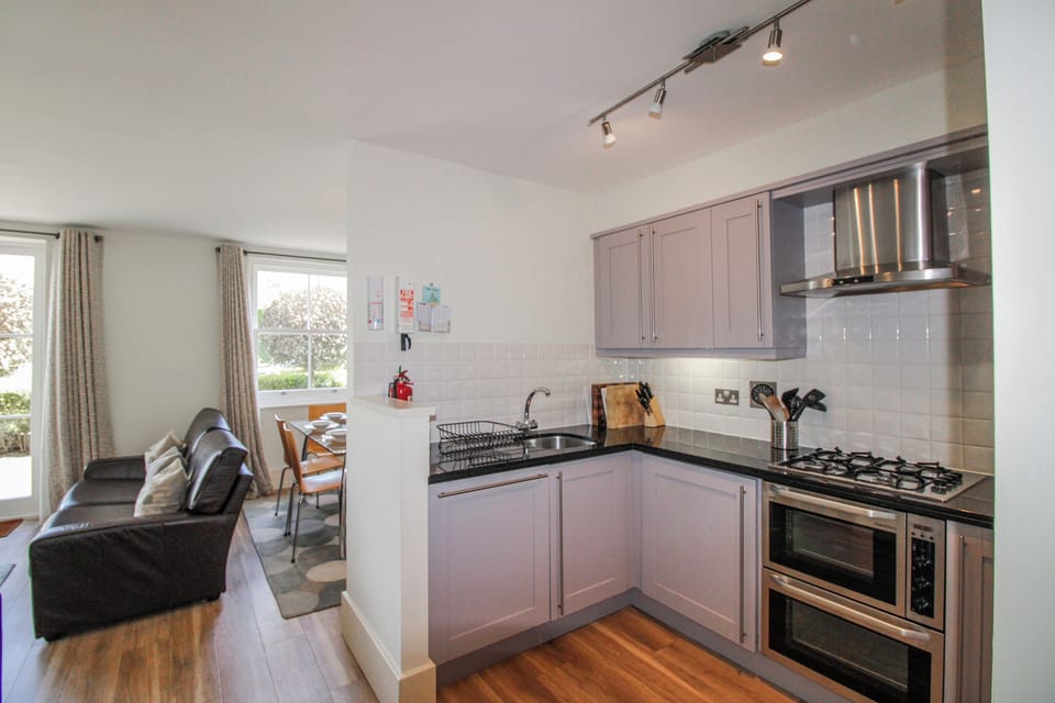 Cottage | Private kitchen | Cookware/dishes/utensils