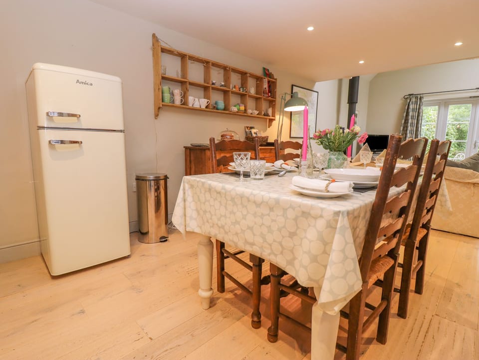 Cottage | Private kitchen | Fridge, microwave, stovetop, dishwasher