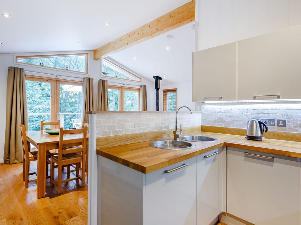 Cottage | Private kitchen | Dishwasher, electric kettle, toaster, highchair