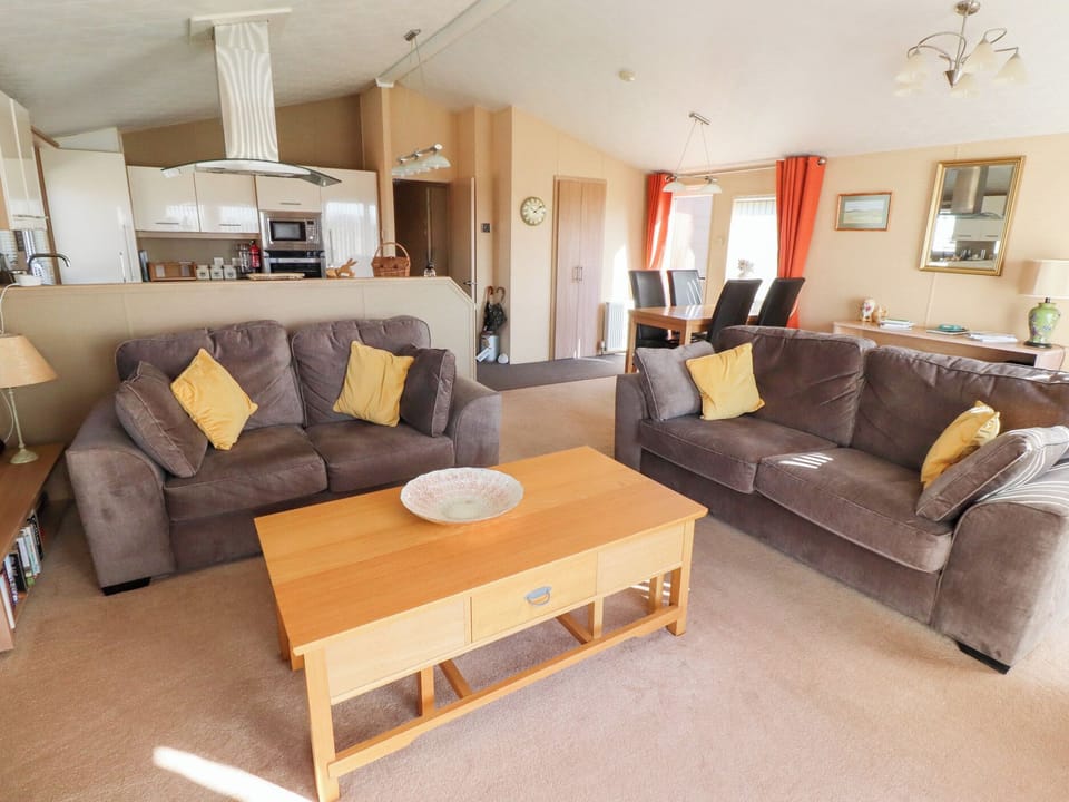 Cottage | Living area | TV, fireplace, DVD player