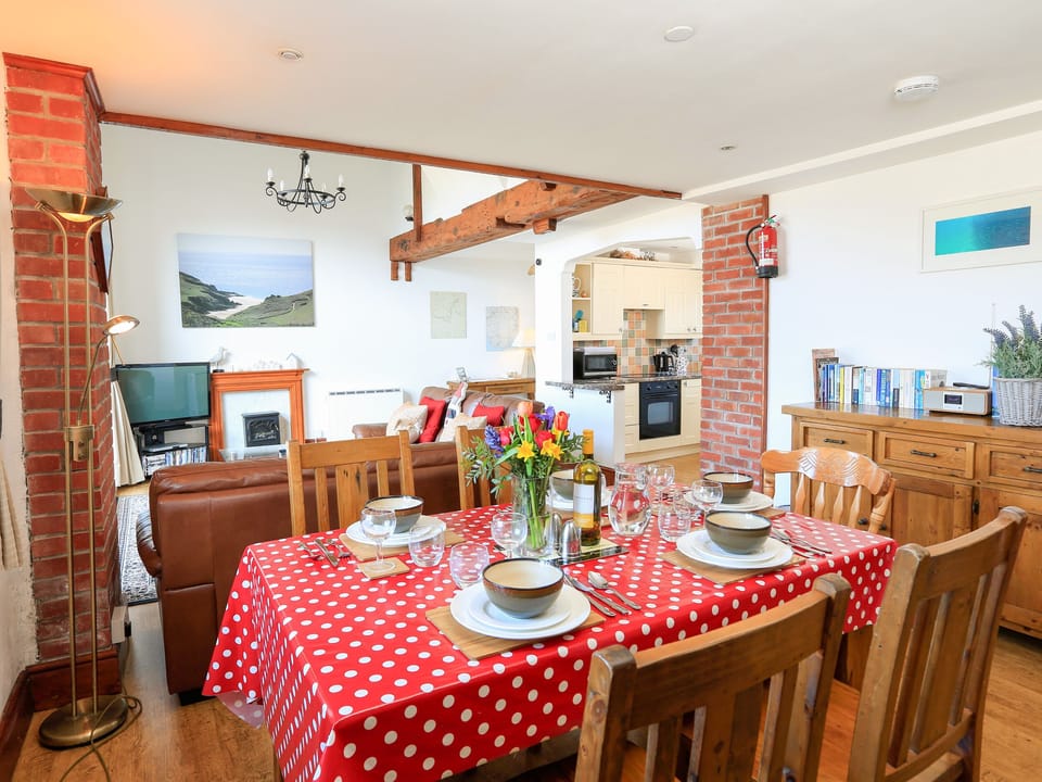 Cottage | Private kitchen | Microwave, stovetop, dishwasher, highchair