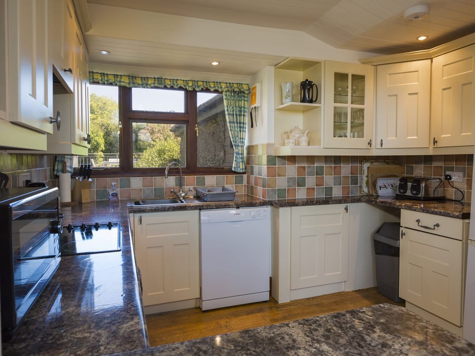 Cottage | Private kitchen | Microwave, stovetop, dishwasher, highchair