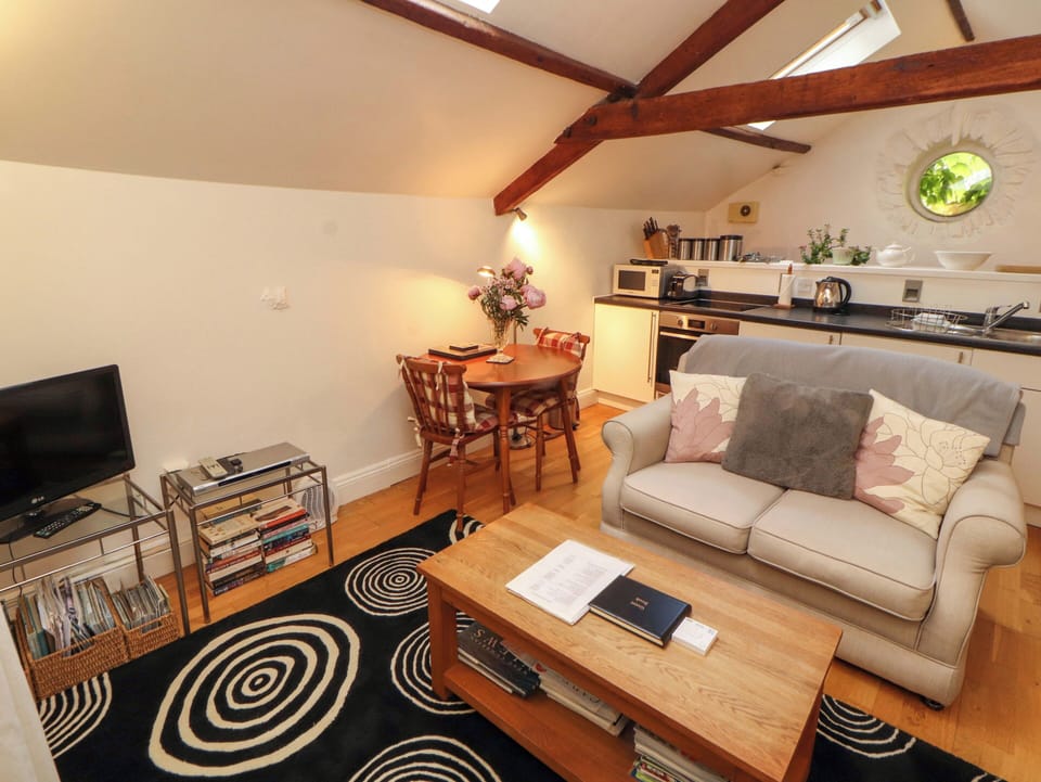 Cottage | Living area | TV