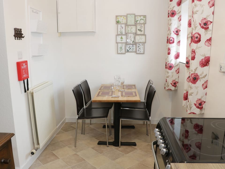Cottage | Private kitchen | Fridge, microwave, dishwasher, coffee/tea maker