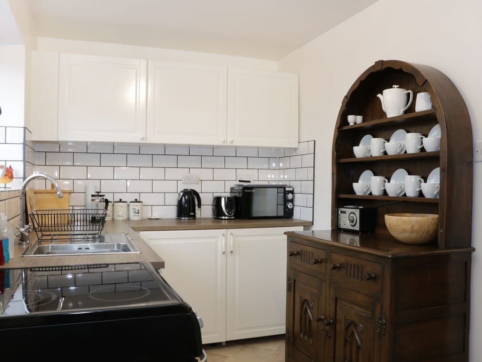 Cottage | Private kitchen | Fridge, microwave, dishwasher, coffee/tea maker