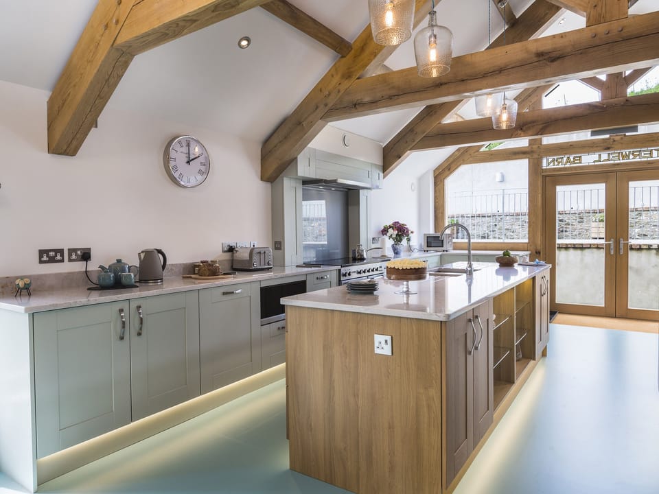 Cottage | Private kitchen | Microwave, stovetop, dishwasher, highchair