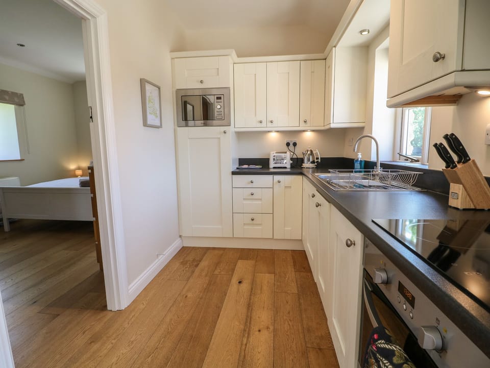 Cottage | Private kitchen | Fridge, microwave, oven, dishwasher