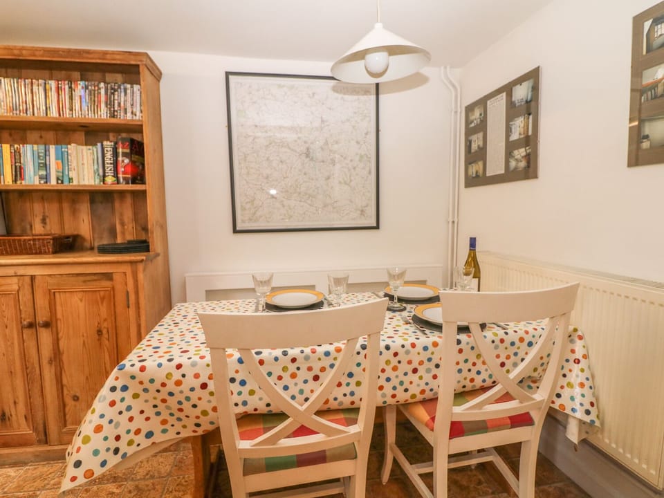 Cottage | Private kitchen | Fridge, microwave, stovetop, dishwasher