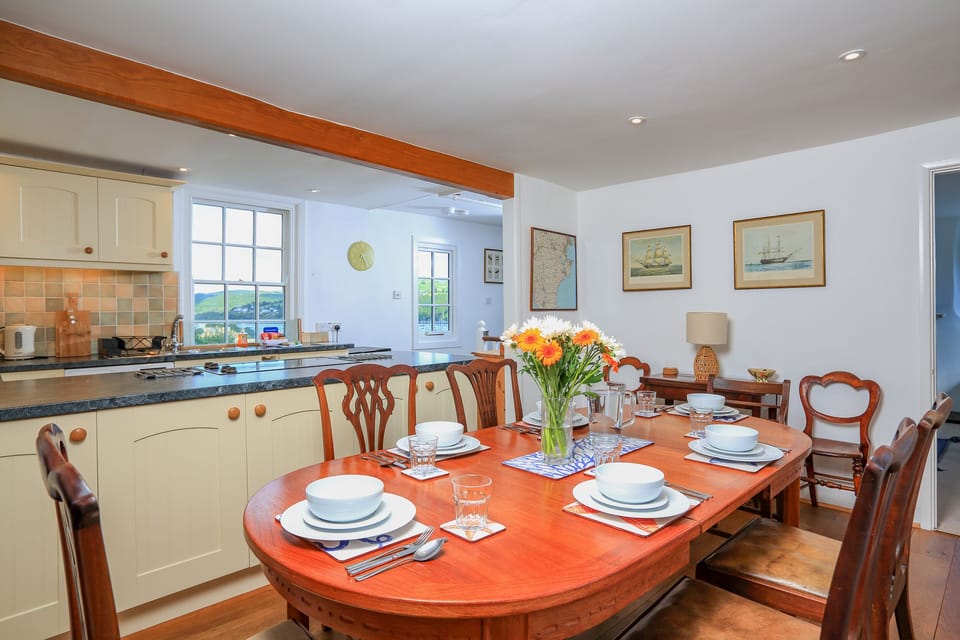 Cottage | Private kitchen | Microwave, stovetop, dishwasher, cookware/dishes/utensils