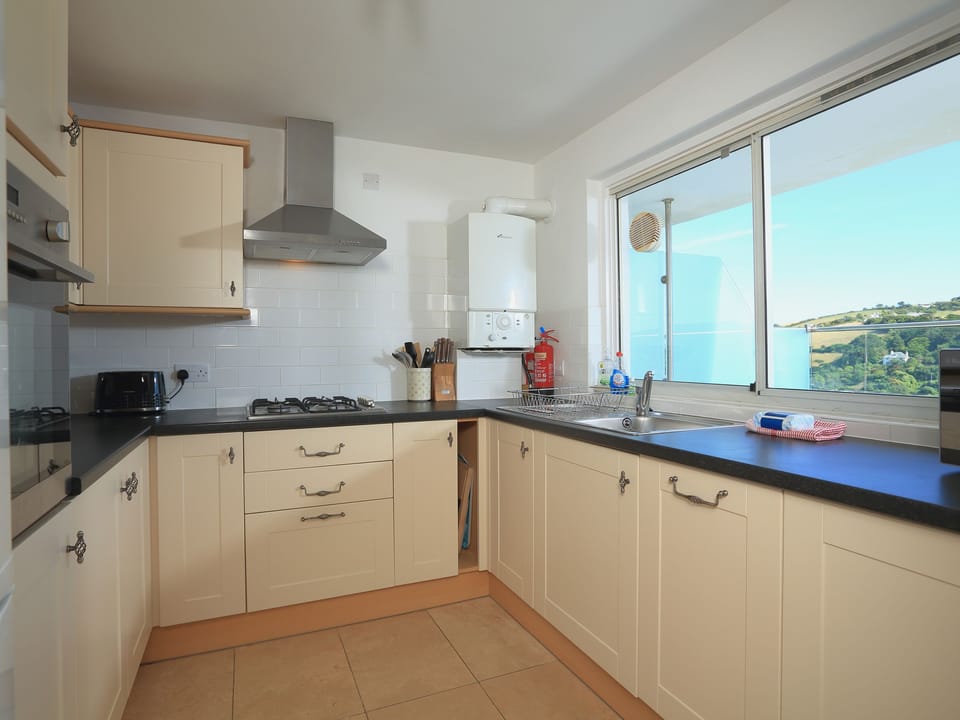 Cottage | Private kitchen | Microwave, stovetop, dishwasher, cookware/dishes/utensils