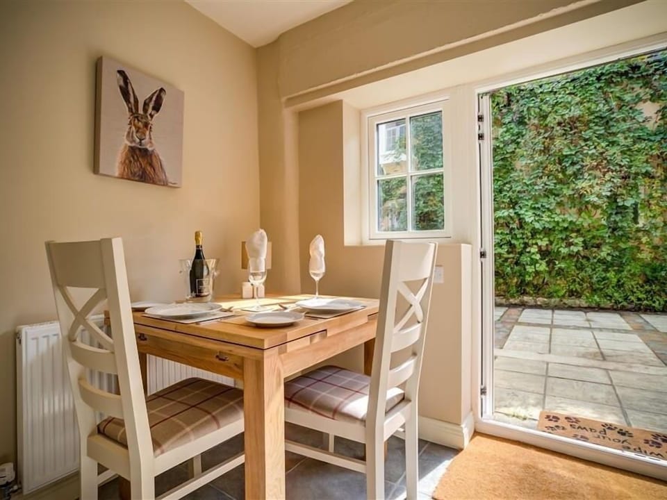 Cottage | Private kitchen | Fridge, microwave, stovetop, cookware/dishes/utensils